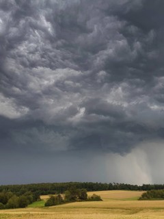 A thunderstorm cell with heavy rain and hail passes over the Butzbach region in Wetterau, Wetterau,