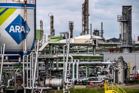 Ruhröl refinery, BP Gelsenkirchen, now BP Refining & Petrochemicals GmbH, tanks and plant in