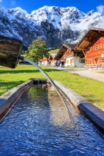 Fountain, snowy mountains, alpine pasture, autumn, maple trees, sunny, Engalm, Großer Ahornboden,