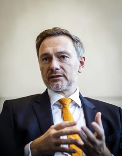 Christian Lindner (FDP), Bundesminister der Finanzen, aufgenommen waehrend eines Interviews im