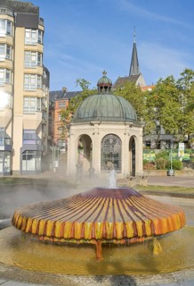 Thermal spring, Kochbrunnen, Kochbrunnenplatz, Wiesbaden, Hesse, Germany