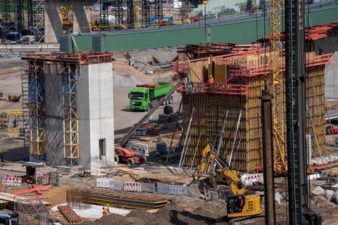 New construction of steel bridges Parts at the Duisburg-Kaiserberg motorway junction, complete