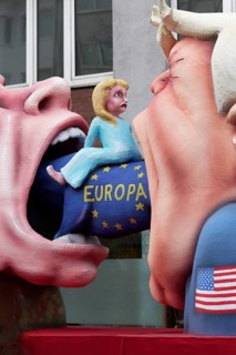 Trump and Putin eat Europe together, theme car by wagon maker Jacques Tilly, Düsseldorfer