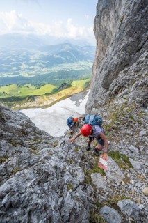 Two mountaineers with helmets on a narrow hiking trail, ascent to the Ackerlspitze, Wilder Kaiser,