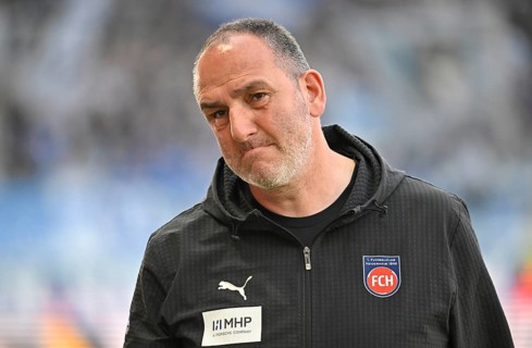 Coach coach Frank Schmidt 1. FC Heidenheim 1846 FCH portrait thoughtful soccer Bundesliga,