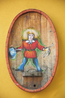 Painting of Struwwelpeter with cider tradition from wine barrel in front of pub, jug,