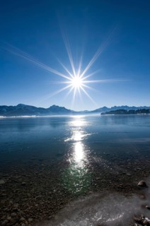 Winter idyll at the Forggensee in the Allgäu, in the background on the left the Säuling (2047 m)