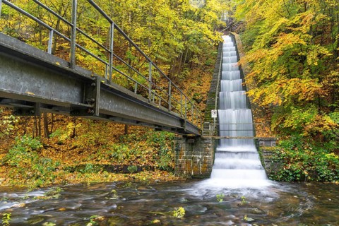Cascade for power generation at the Rabenauer Grund hydroelectric power plant in autumn, Rote