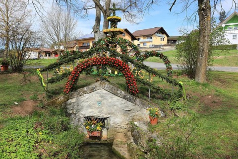 Osterbrunnen an der Aufseßquelle in Königsfeld, Franconian Switzerland, Bamberg district, Upper