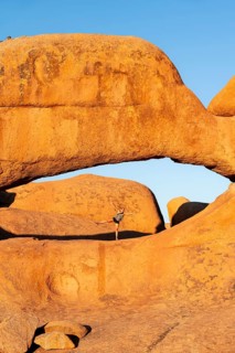 Morning, woman standing in rock arch, Pontok Mountains, Große Spitzkoppe, Spitzkoppe, Große