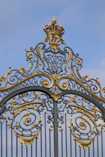 Golden metal lattice with crown and ornaments, lattice, arts and crafts, Philippsruhe Palace,
