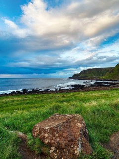 Rocky coast, coastline, evening sky, Giant's Causeway, Giants Causeway on the horizon, Causeway