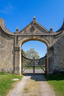 Entrance gate of Campden House, Chipping Campden, The Cotswolds, England, Great Britain