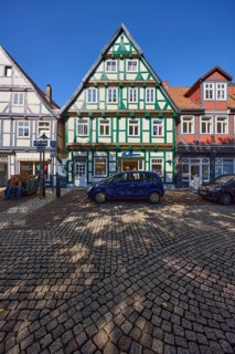 Outlet, Bahlsen GmbH und Co. KG, half-timbered houses, blue sky, cloudless, Schuhstraße,