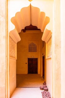 Arched passageway in the palace fortress of Jabrin, decorated with pottery bowls, Jabrin, near the