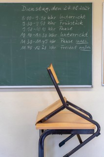 Classroom of a fourth grade, after school, the building is older but in good condition, timetable