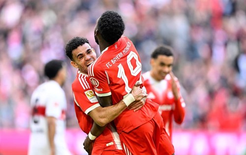 Jubel Freude Emotion Luis Diaz FC Bayern Munich FCB (14) Alphonso Davies Bayern FC Munich FCB (19)