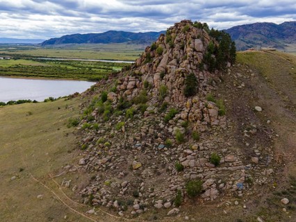 Rocky outcrops rise above the lush greenery near Vladivostok, Russia. The scene captures a mix of