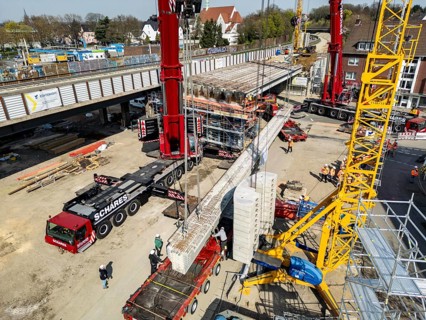 First part of the assembly of the new, 120-meter-long A516 motorway bridge, across Teutoburger