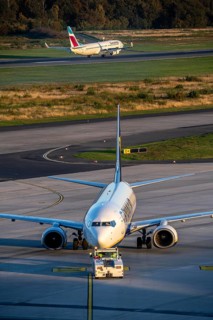 Eurowings Boeing 737-800 on landing Ryanair Boeing 737 being pushed from the terminal, preparation