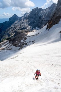 Mountaineer on a snowfield, mountain basin with glacier remnant of the Höllentalferner, Höllental,