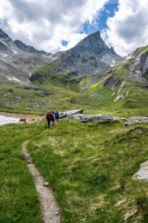 Hiker on hiking trail, Lasörling Höhenweg, Lasörling Group, Hohe Tauern National Park, East Tyrol,