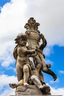 Statue of angels, Piazza Duomo, Pisa, Tuscany, Italy