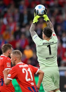 Goalkeeper Kevin Müller 1. FC Heidenheim 1846 FCH (01) Action Relegation, Bundesliga, Voith-Arena,