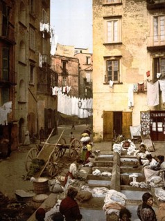 Straße mit Wäscherinnen, Neapel, Italien / Street with washerwomen, Naples, Italy, Historic,