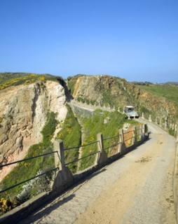 La Coupee narrow track between Little Sark and Sark, Island of Sark, Channel Islands, Great Britain