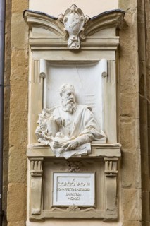 Bust of Giorgoi Vasari, the architect on the façade of the Palazzo delle Logge, Arezzo, Tuscany,