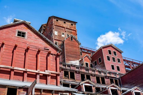 Kennicott Red Buildings, Kennicott Concentration Mill to extract copper from quarried rock,