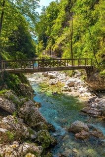 Wooden bridge crossing the tolminka river in tolmin gorge, triglav national park, julian alps,