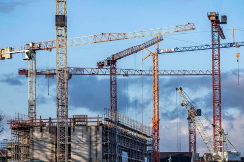 Construction cranes on 2 large construction sites Wohnbau, Geschäftsgebäude, Krefeld North