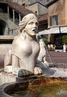 Fontana Contarini, Piazza Vecchia, Citta alta, Bergamo, Italy