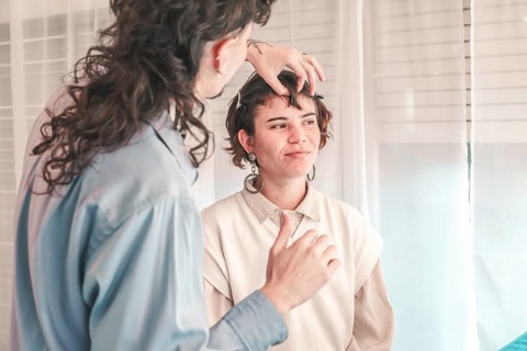 Skilled hairdresser styles the hair of a client, showcasing a commitment to diversity and inclusion