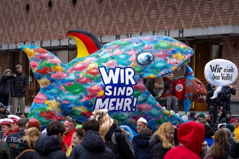 The Frankfurt carnival parade will parade along the Römerberg in Frankfurt am Main on 15 February