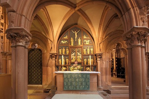 Altar, interior view, St. Mary's Church, Gelnhausen, Hesse, Germany
