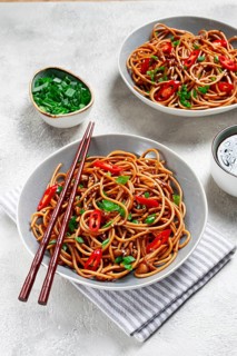 Udon noodles, with shimeji mushrooms, vegetables, in sauce, with sesame seeds, green onions, Asian