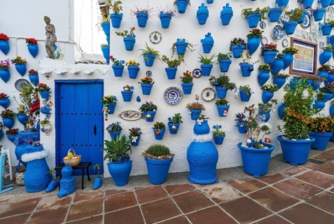 Blue flower pots on whitewashed wall, Patio de las Comedias, Castle of Iznajar, Castillo de