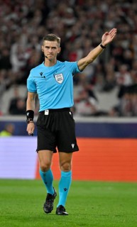 Referee Referee Manfredas Lukjancukas (LTU) Gesture Gesture Champions League, MHPArena, MHP Arena