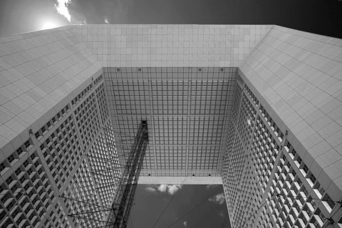 Le Grand Arche, dimensions: H 110, 9 m, W 106, 9 m, L 112 m, in the new La Defence high-rise
