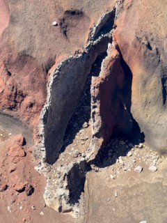 On the hiking trail of the Tongariro Alpine Crossing in Tongariro National Park, North Island, New