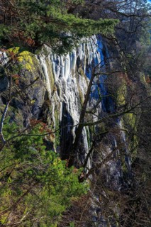 The moisture escaping from the sandstone freezes on the rock faces to form icicles and small