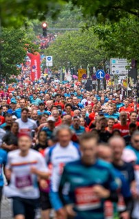 The Essen company run, traditional run, 5 KM running course through the Rüttenscheid district, with