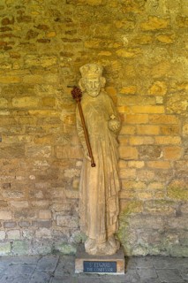 Statue of Edward the Confessor in the cloisters of New College, University of Oxford, Oxfordshire,