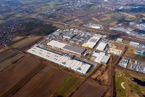 Industrial park, logistics, hall, Amazon, online, retailer, work, employer, just outside Hamburg,