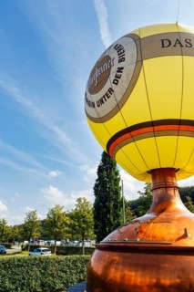 Hot air balloon on a brewing kettle, brewing kettle, advertising with logo, car park, visitor