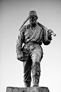 Sculpture Henner, miner made of cast bronze by Friedrich Reusch, Oberstadtbrücke, Siegen, North