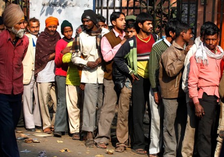 New Delhi, India, 14.01.10 - Queue, distribution of free meals, India
